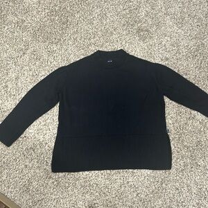 Woman’s L Black Gap sweater